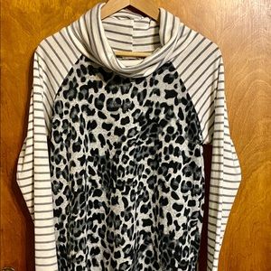 Southern Stitch Women’s Shirt Gray/Leopard Size M